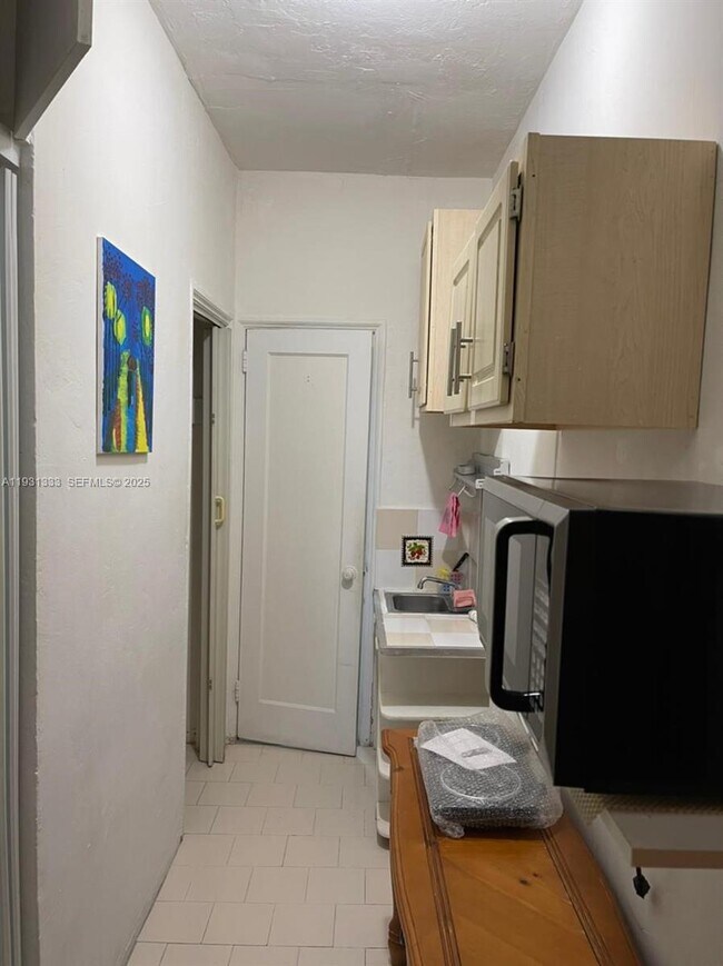 Building Photo - 6830 Harding Ave