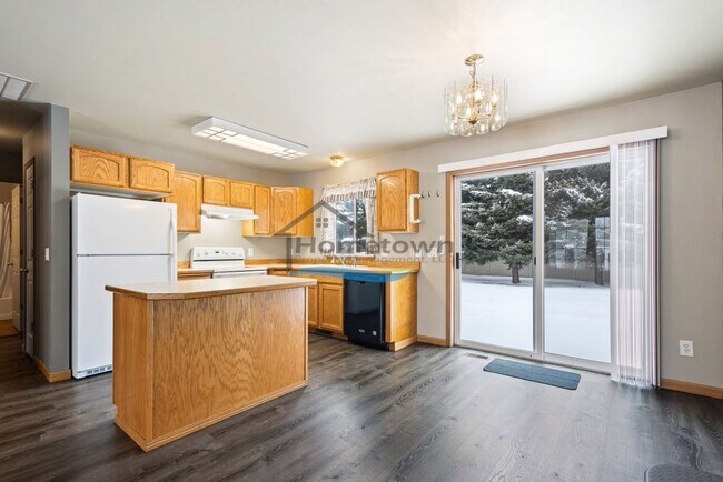 Building Photo - Sweet 2 Bed 1 Bath House with a Fenced Yard in Post Falls!