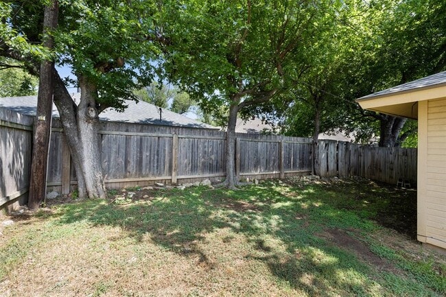 Building Photo - 608 Country Aire Dr