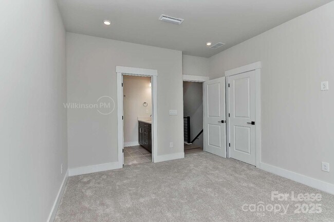 Building Photo - 2043 Clarksdale Dr