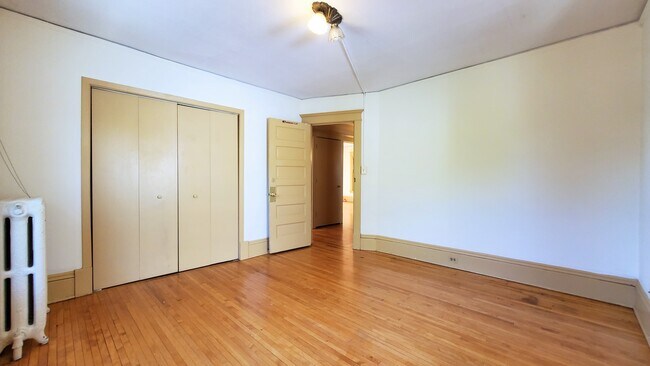 Building Photo - 2204 Emerson Ave S