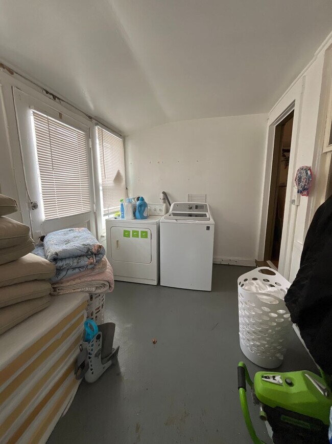 Building Photo - 2280 Main St