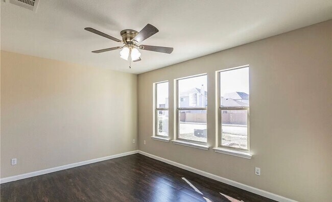 Building Photo - Grand Home w/ Office in Temple, Tx