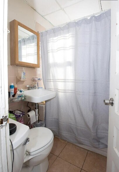 Building Photo - 222 Waverly Pl