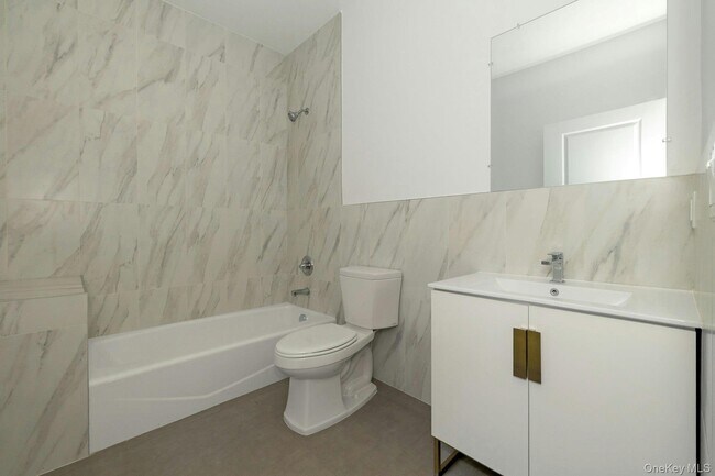 Building Photo - 962 US-9W