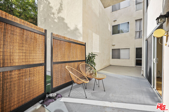 Building Photo - 1045 Kings Rd