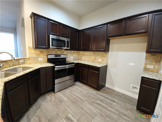 Building Photo - 1115 Creekside Orchard
