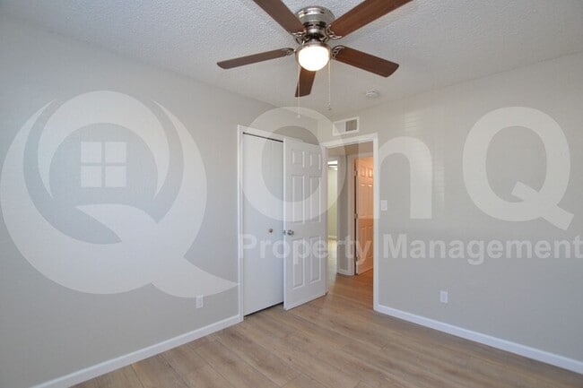 Building Photo - 3107 E Dolphin Ave
