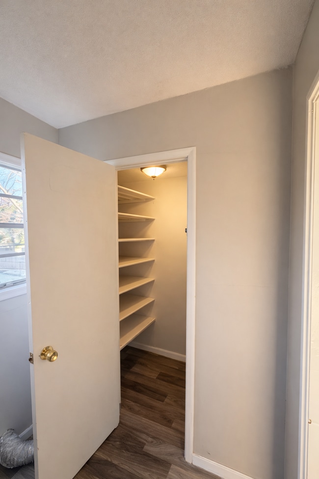 Building Photo - 1301 19th Pl SW