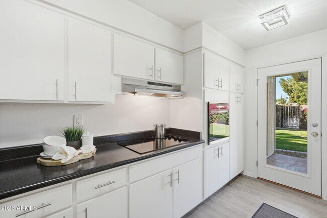 Building Photo - 2644 S Butte Ave