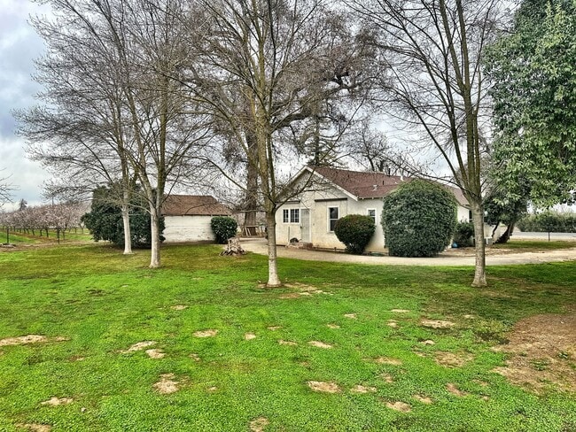 Building Photo - 26997 Rd 164