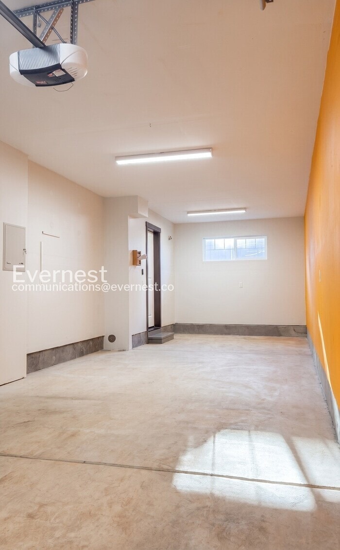 Building Photo - 129 SW 185th Ln