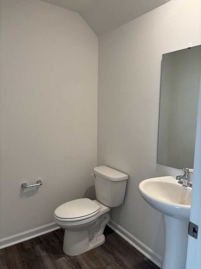 Building Photo - 45 Red Clover Dr