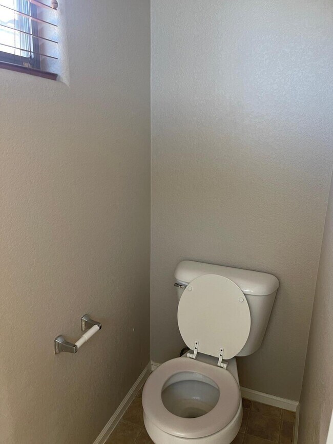 Building Photo - 985 E Saddle Way