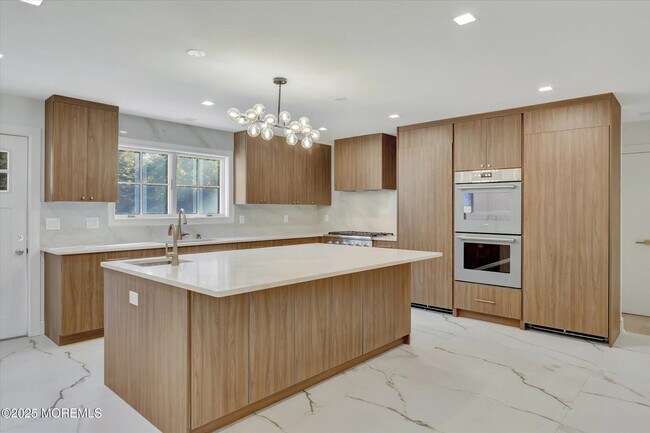 Building Photo - 243 Woodcrest Rd