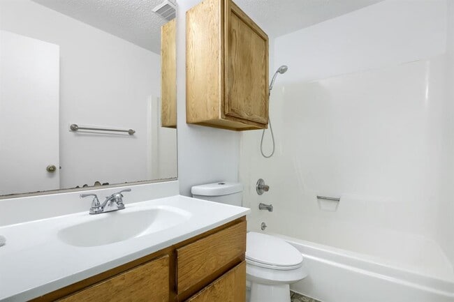 Building Photo - 10710 Topperwein Dr