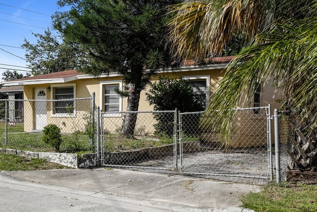 Building Photo - 1036 W 32nd St