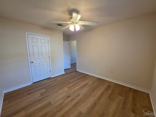 Building Photo - 6204 Pomeral Summit St