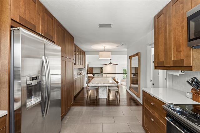 Building Photo - 6124 Summer Creek Cir