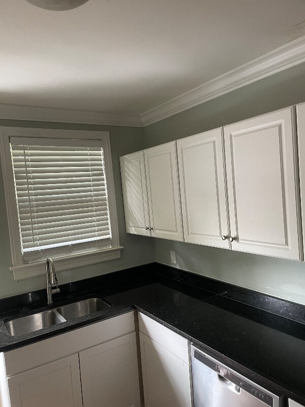 Building Photo - 3407 River Dr