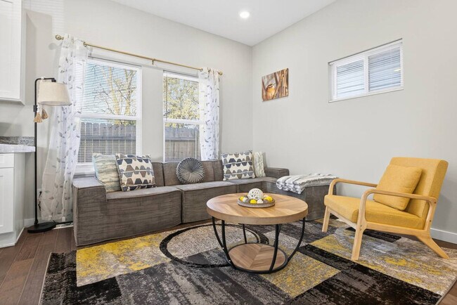 Building Photo - 518 Prospect St