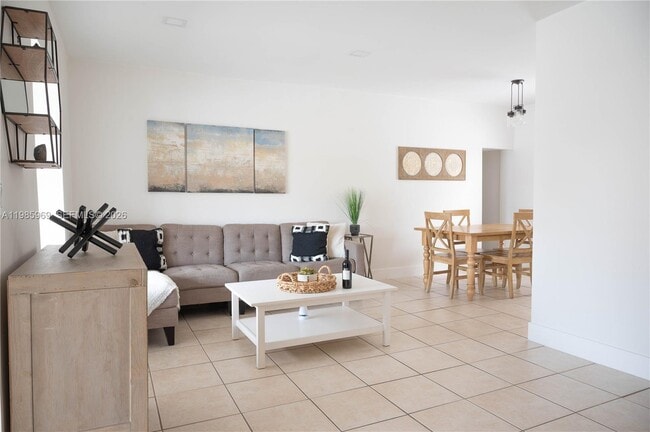 Building Photo - 4821 SW 5th St