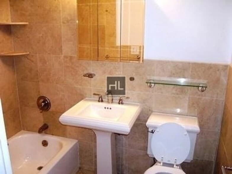 Building Photo - East 10th Street