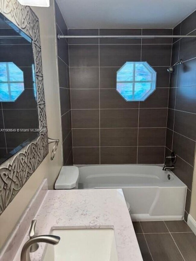 Building Photo - 1140 Lidflower St