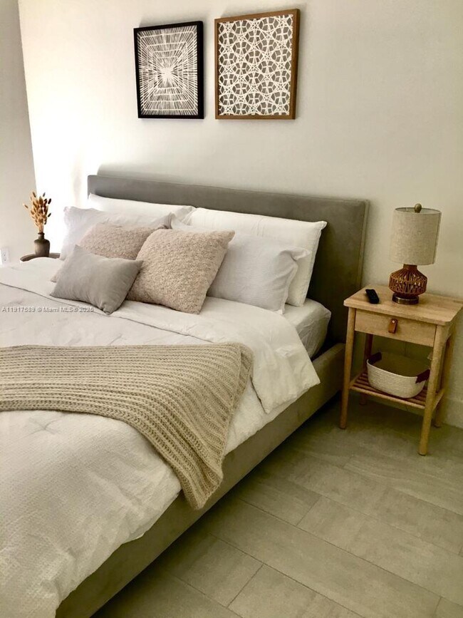 Building Photo - 2000 Metropica Wy