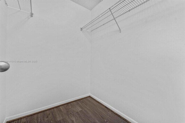 Building Photo - 8790 Holly Ct