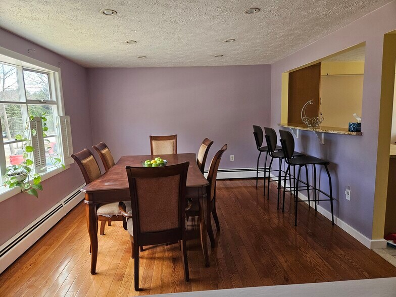 dining - 2 Joshua Dr
