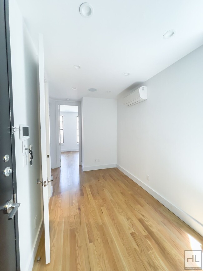 Building Photo - East 93 Street / Spacious 1-Bedroom 1-Bath...