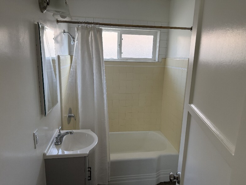 Building Photo - 2438 E Washington Blvd