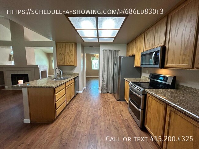 Building Photo - 637 Laurelwood Cir
