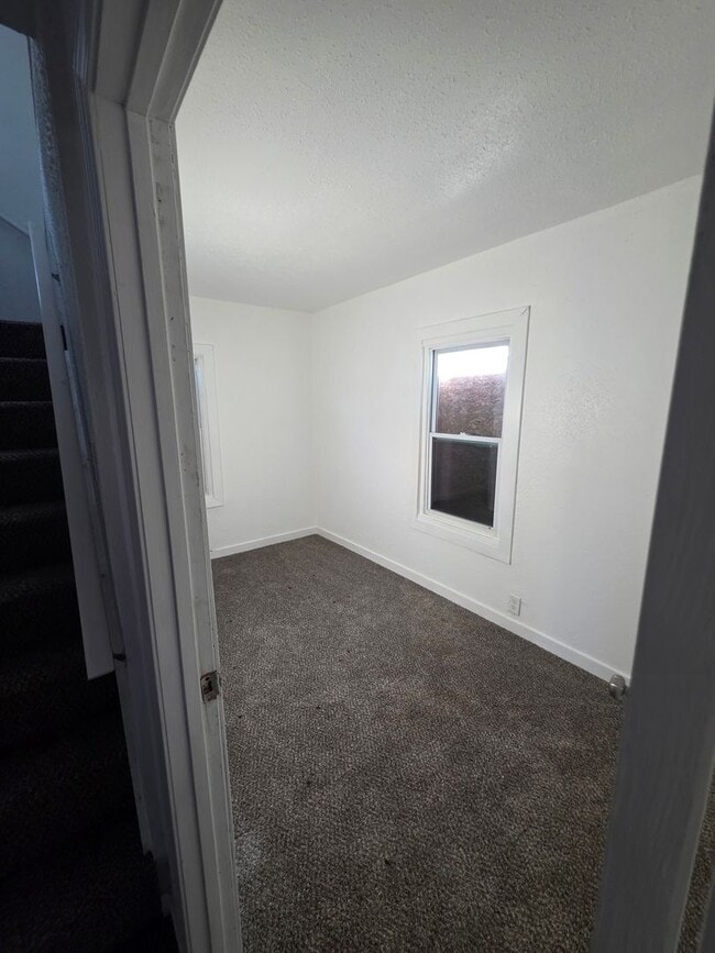 Building Photo - LIMITED TIME**NO APPLICATION FEE**1/2 OFF DEPOSIT**