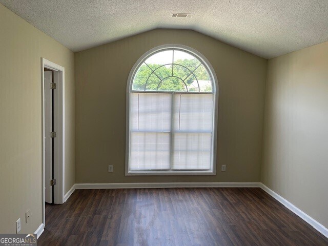 Building Photo - 10564 Village Landing