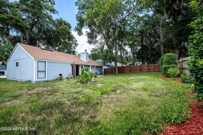 Building Photo - 11448 Sugar Maple Pl S