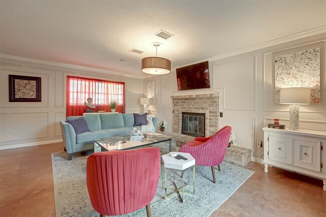 Building Photo - 6018 Berendo St