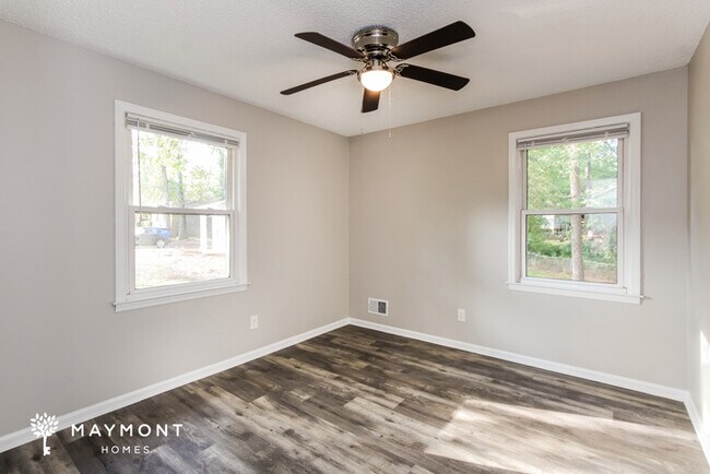 Building Photo - Charming 3-Bedroom