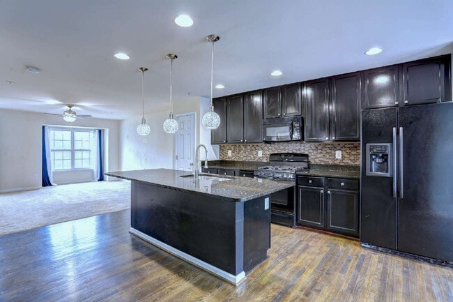 Building Photo - 3BD/2.2BA:  Fabulous Baltimore Townhome