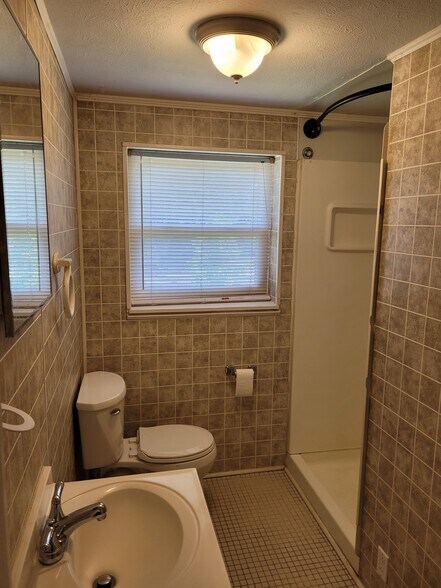 Bathroom - 5220 Jacksboro Pike