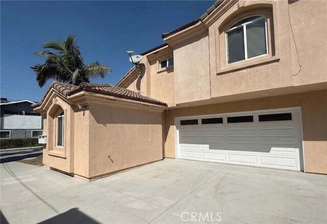 Building Photo - 930 S Charlotte Ave