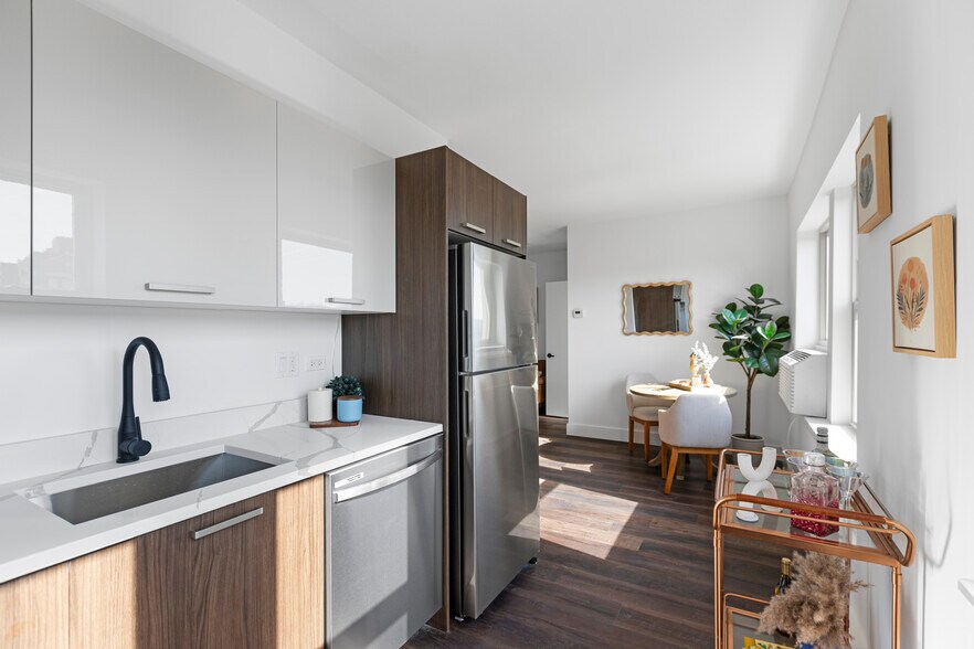 Building Photo - 1555 W Hollywood Ave