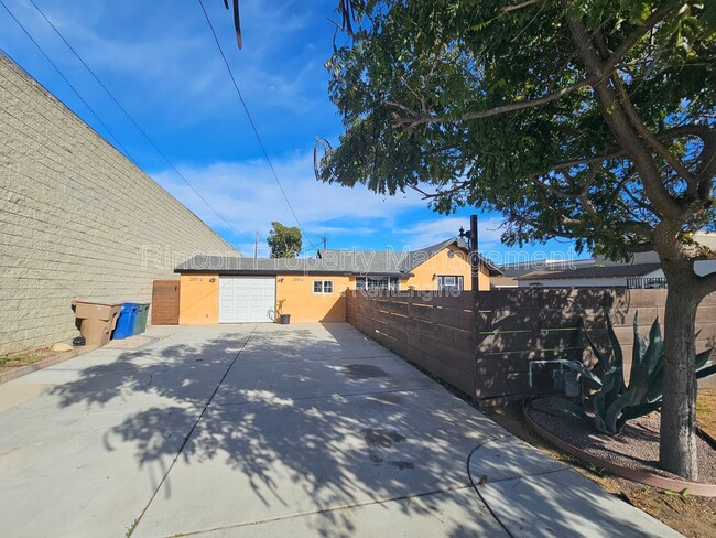 Building Photo - 2810 Sherwin Ave