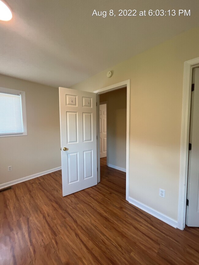 Building Photo - 258 Lakeview Dr