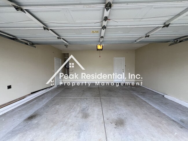 Building Photo - Beautiful Empire Ranch 5bd/3ba Home with 3 Car Garage - Must See