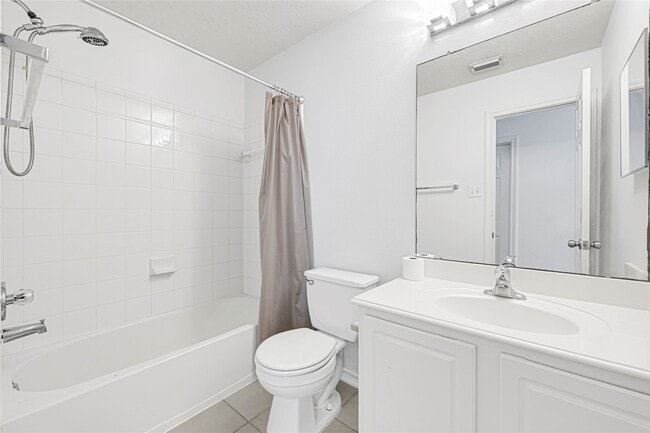 Building Photo - 16106 Greenport Ln