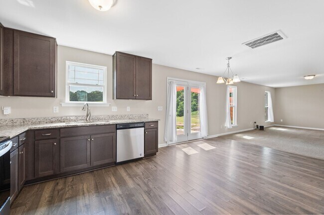 Building Photo - 230 Rosewood Ln
