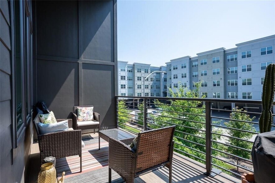 Building Photo - 452 Latta St NE