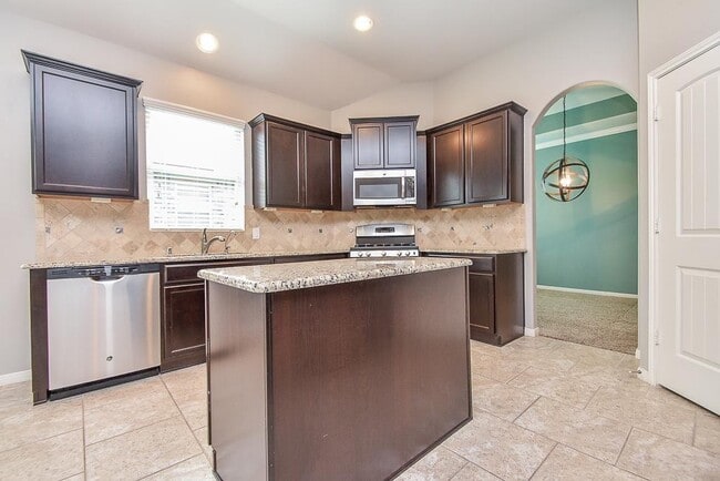 Building Photo - 8806 Alicia Dr